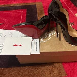 I’m selling this Red Bottoms Heels, brand new never use.